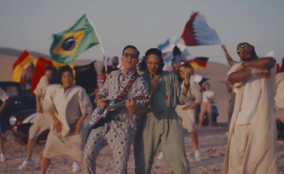 Cuplikan video musik Hayya Hayya yang dinyanyikan oleh Trinidad Cardona, Davido, dan Aisha.