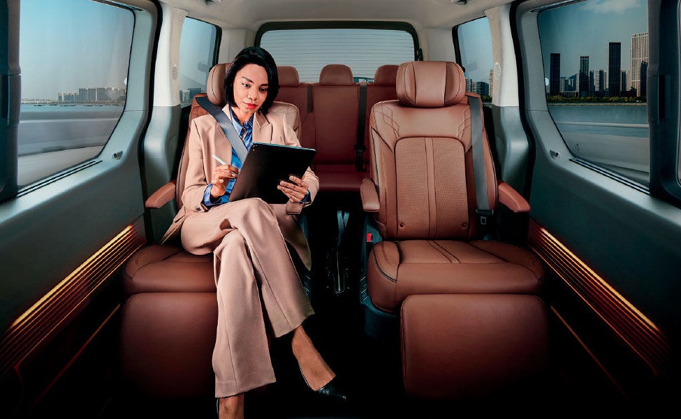 interior hyundai staria
