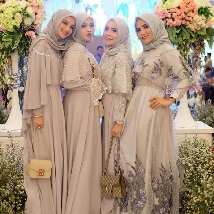 Gamis Brokat Kombinasi Satin Model Cape