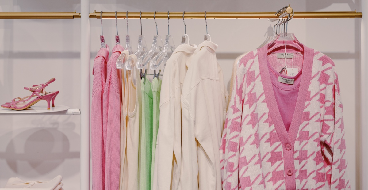 gaun warna pastel