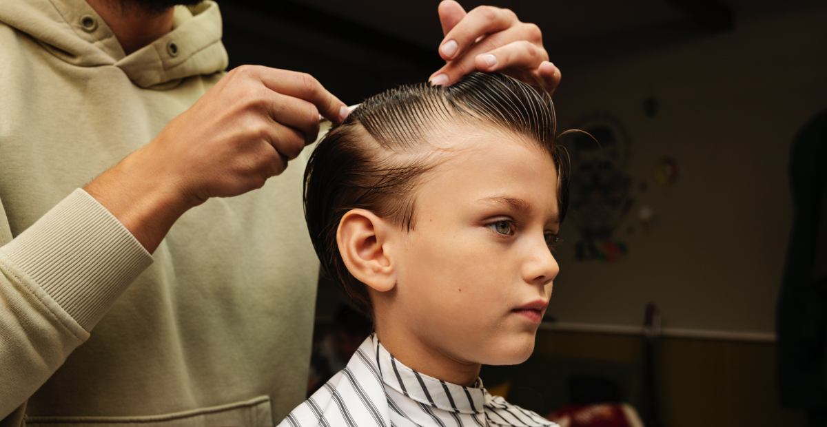 15 Model Rambut Anak Laki-Laki yang Cocok untuk Hari Natal & Tahun Baru