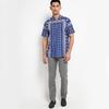 Gambar Danar Hadi Batik Motif Latar Segi Cemukiran Men Shirt Blue - E8 - S dari Danar Hadi Batik Jakarta Selatan 2 Tokopedia