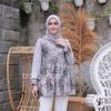 Gambar Baju Batik Blouse Kombinasi Motif Soft Abu Silver Kombinasi Terbaru - Abu-abu, M dari SANTY-COLLECTION Kota Pekalongan 1 Tokopedia
