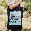 Gambar Tote Bag Pulau Plastik dari Kopernik Technology Kiosk Kab. Gianyar 4 Tokopedia
