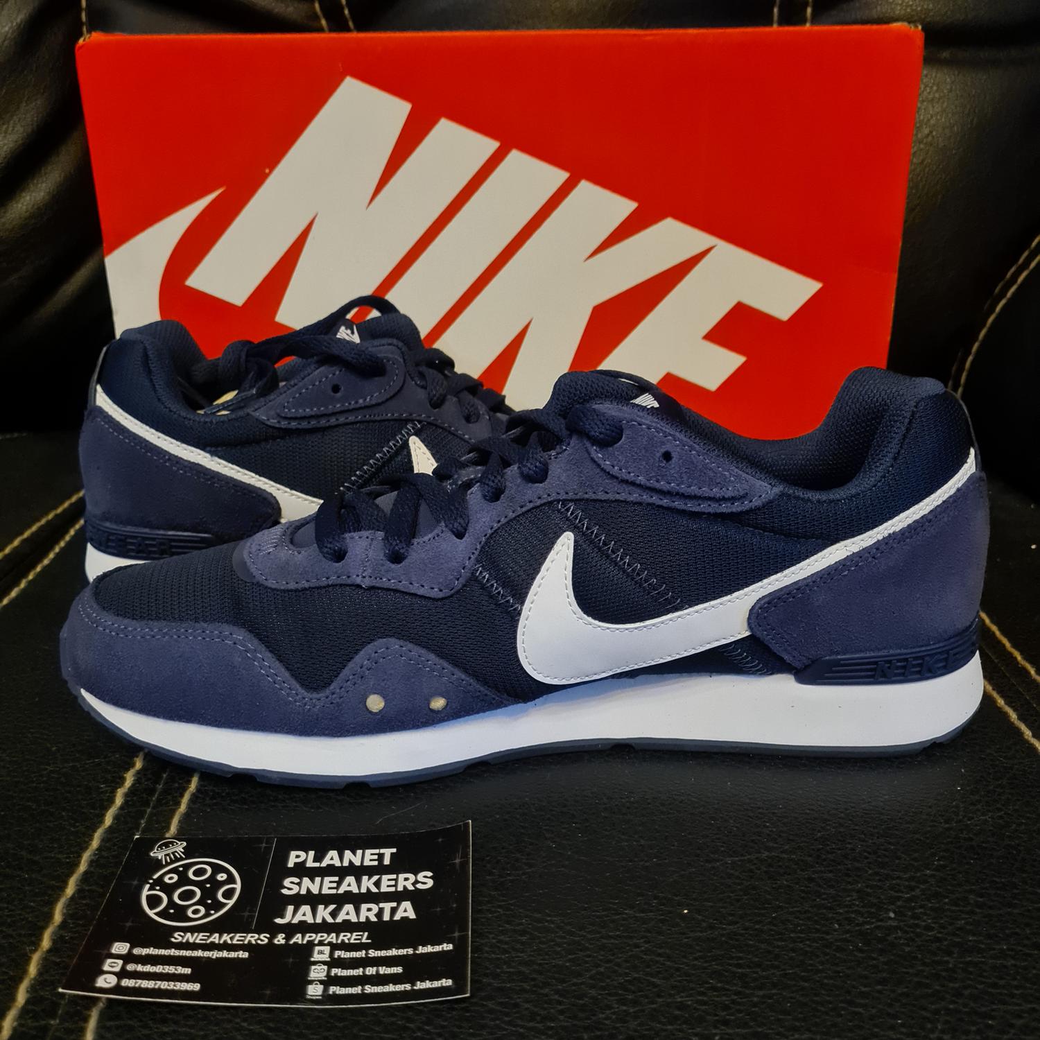 Sepatu Women's Venture Runner Sneaker Nike-venture-runner