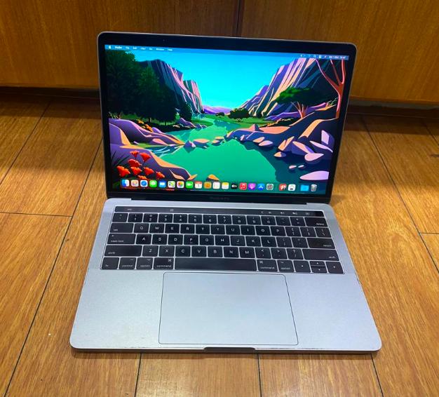 新品/未開封】MacBook Pro 13inch 256GB 2.4GHz