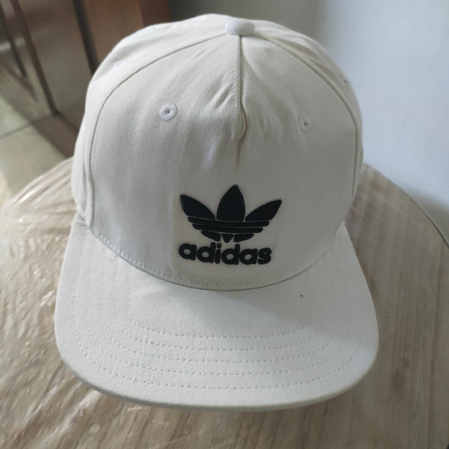 topi adidas ori