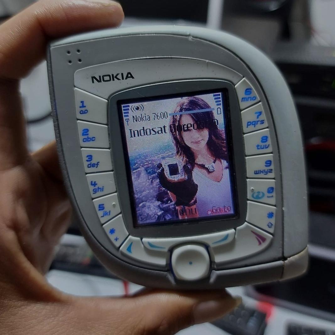 Nokia 7600 携帯本体 【公式通販】