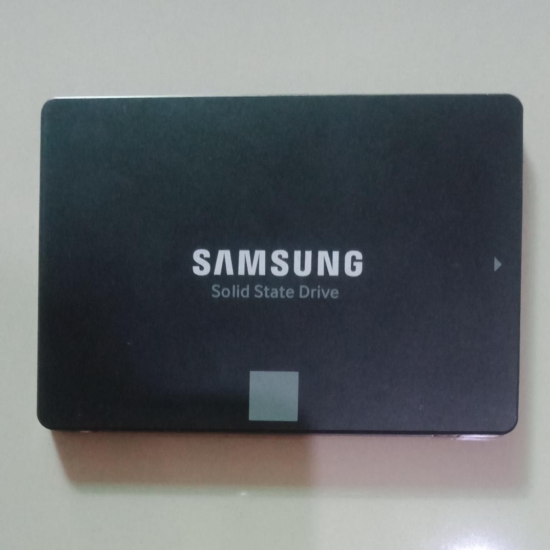 サムスンSSD 1TB EVO860 【美品・元箱あり】Samsung SSD 860 EVO 1TB