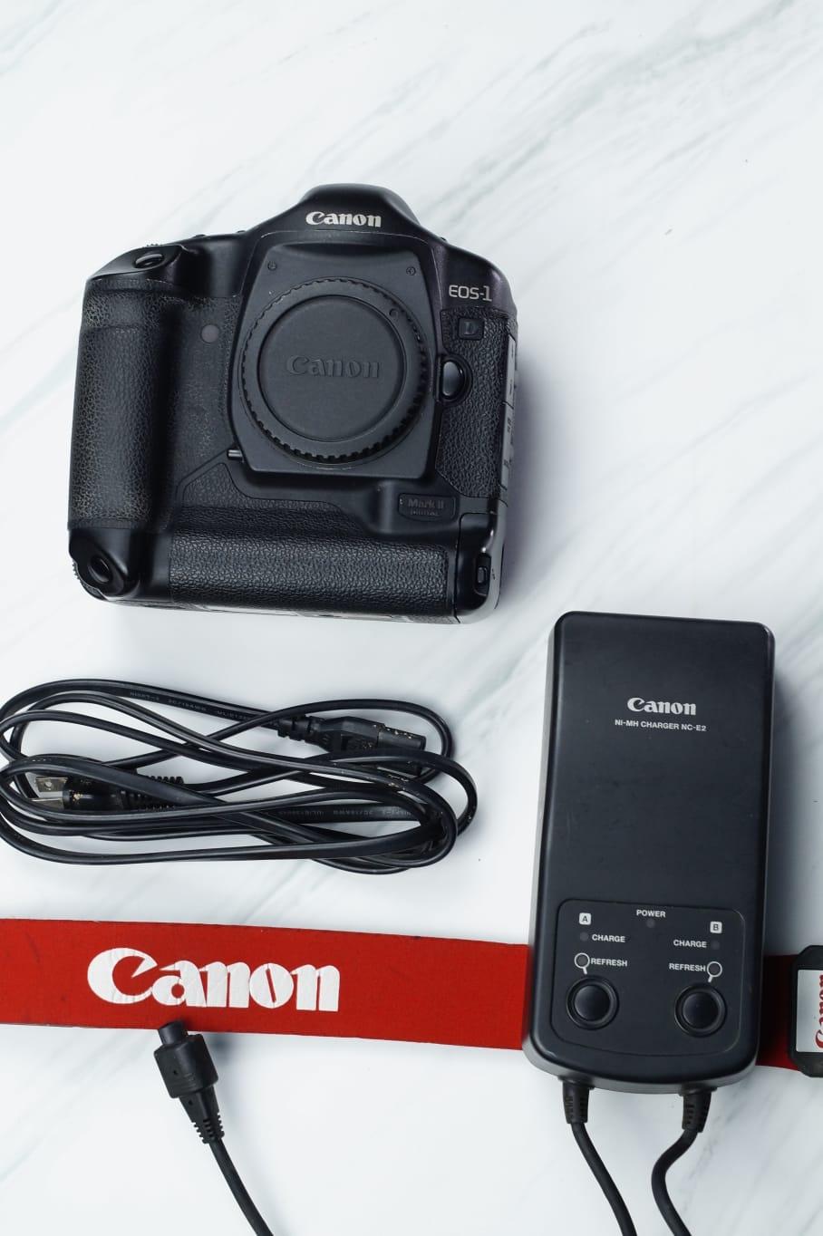 #89★良品★Canon EOS-1 D Mark ii N デジタル一眼レフ 89☆良品☆Canon EOS-1 D Mark ii N デジタル一眼レフ