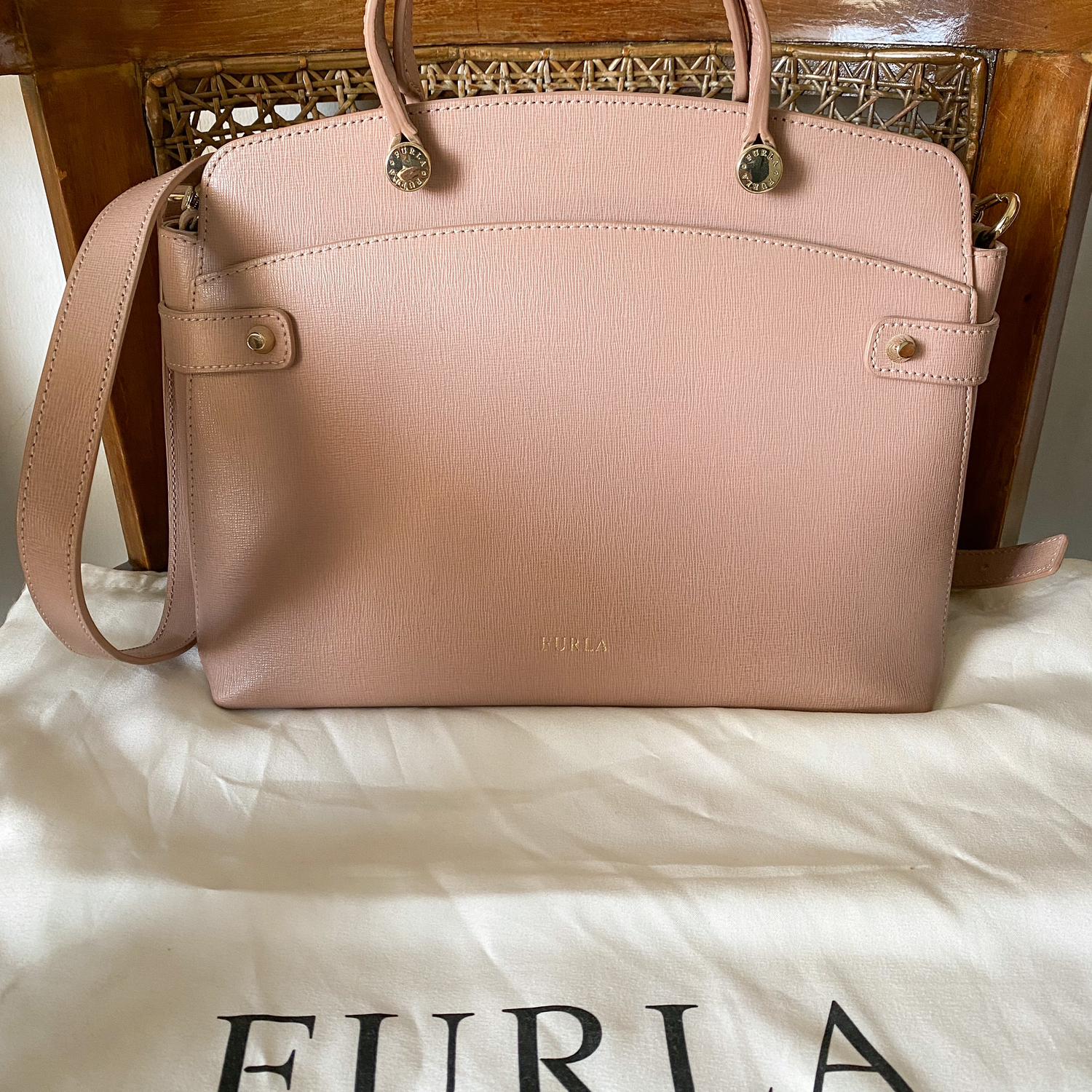 極美品　FURLA フルラ　2way ショルダーバッグ アガタ agata FURLA フルラ アガタ AGATA ハンドバッグ ショルダー 2WAY 斜め掛け