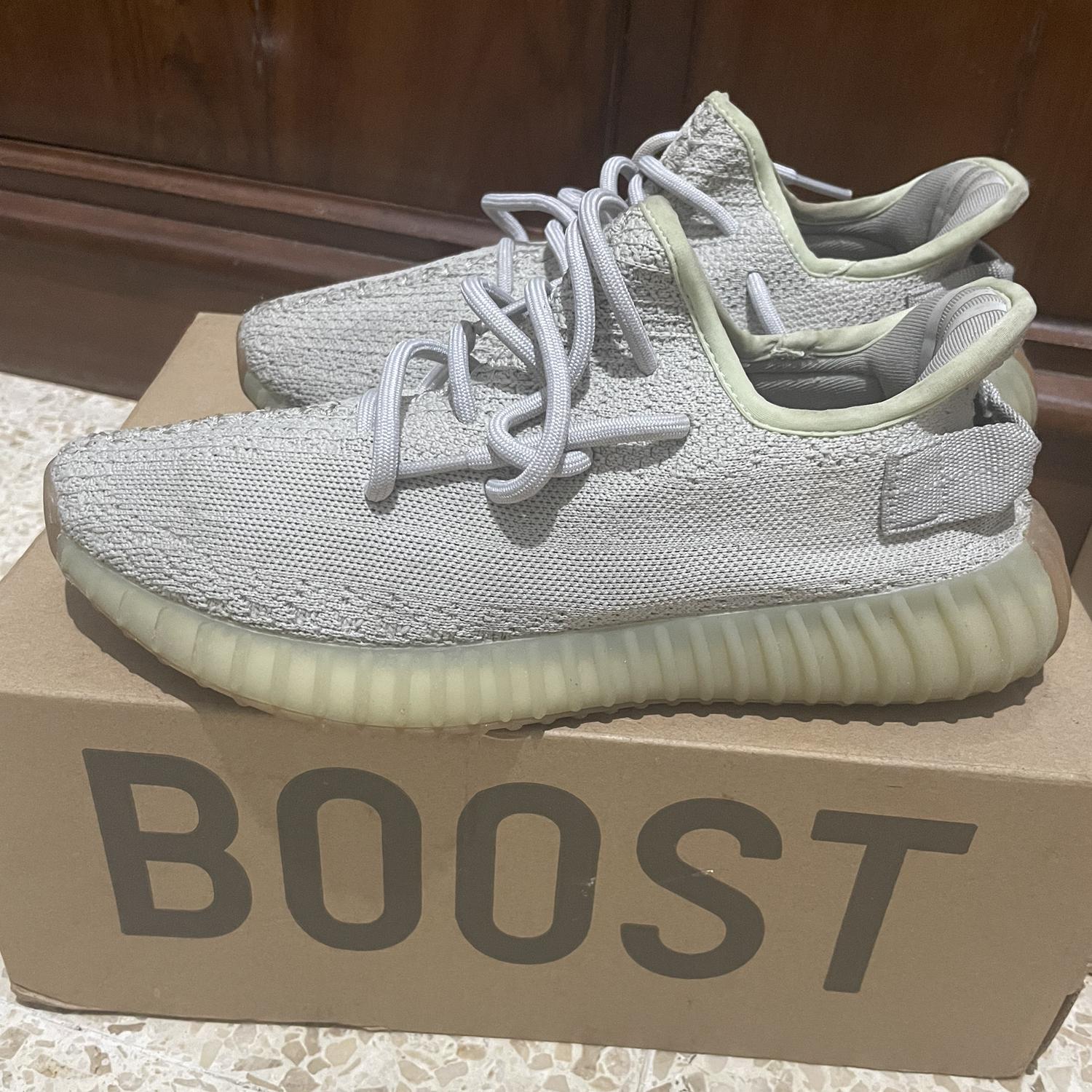 harga yeezy boost 350 v2 sesame