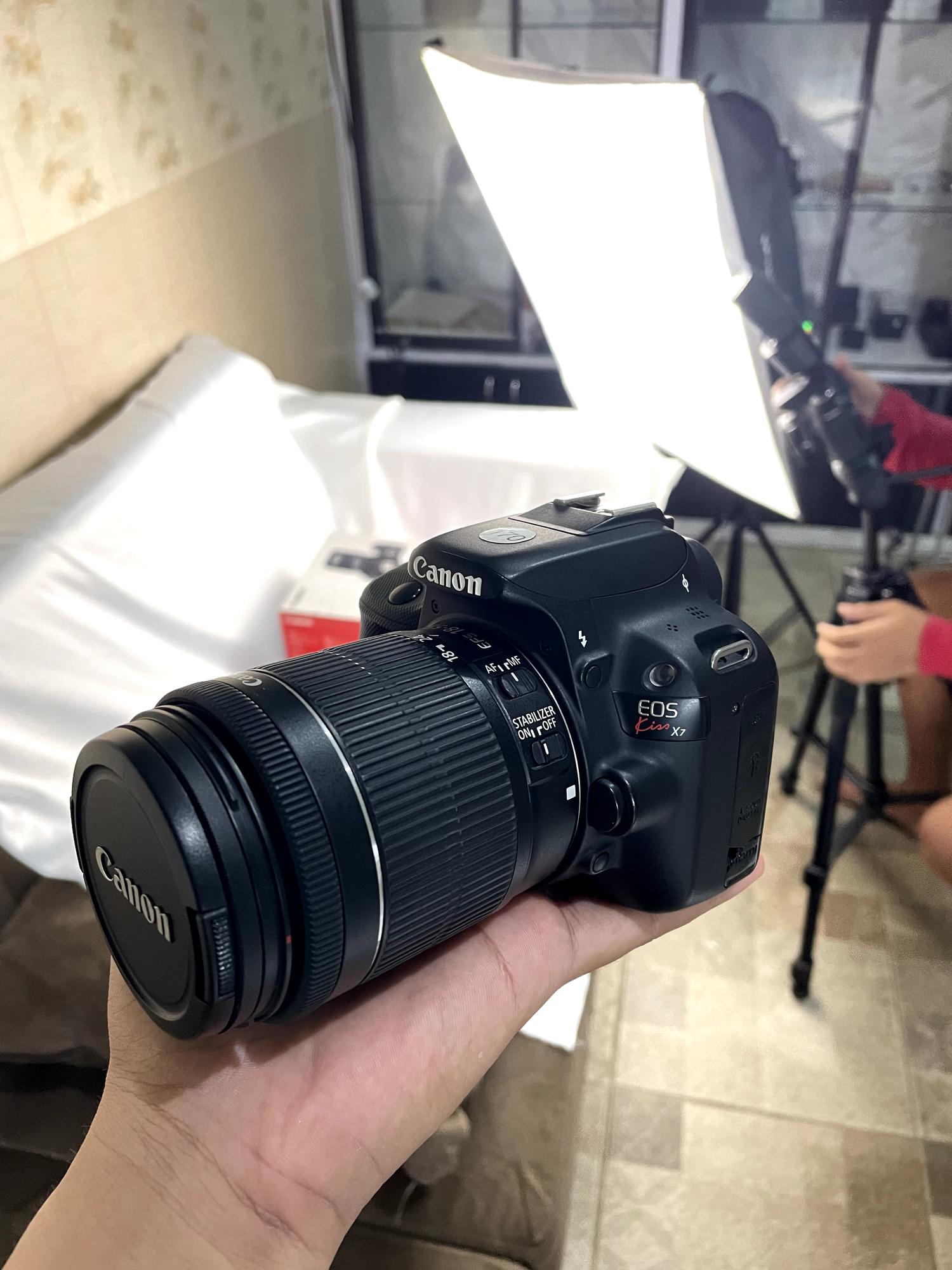 世界最小・最軽量クラス♪おでかけ・旅行に最適 Canon Kiss X7