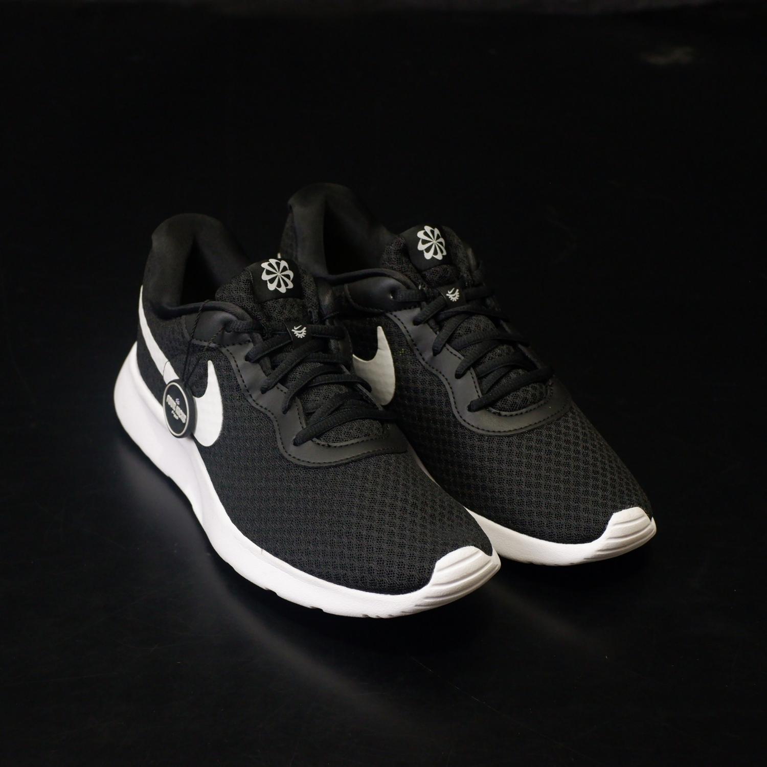 Nike Footwear Nike Tanjun Black White Harga Nike Footwear Nike