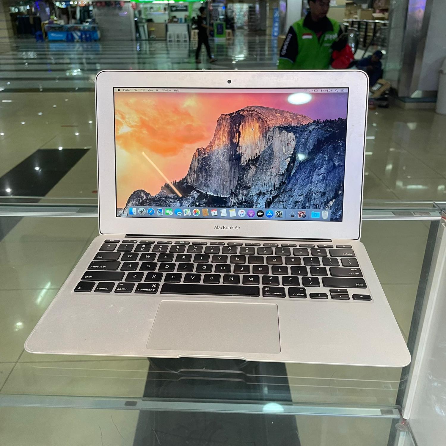 MacBook Air 13インチ 2015デュアルOS Windows10付