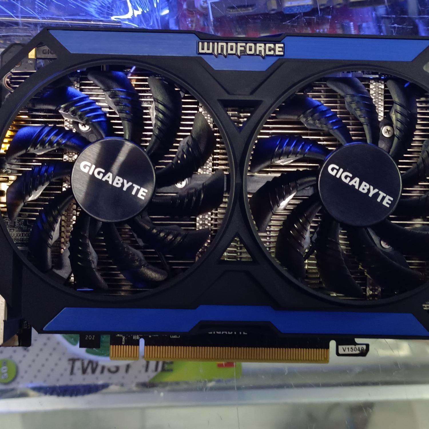 美品です。爆速。Windows11 i7-2700K GeForce GTX 960 メモリ 16GB SSD