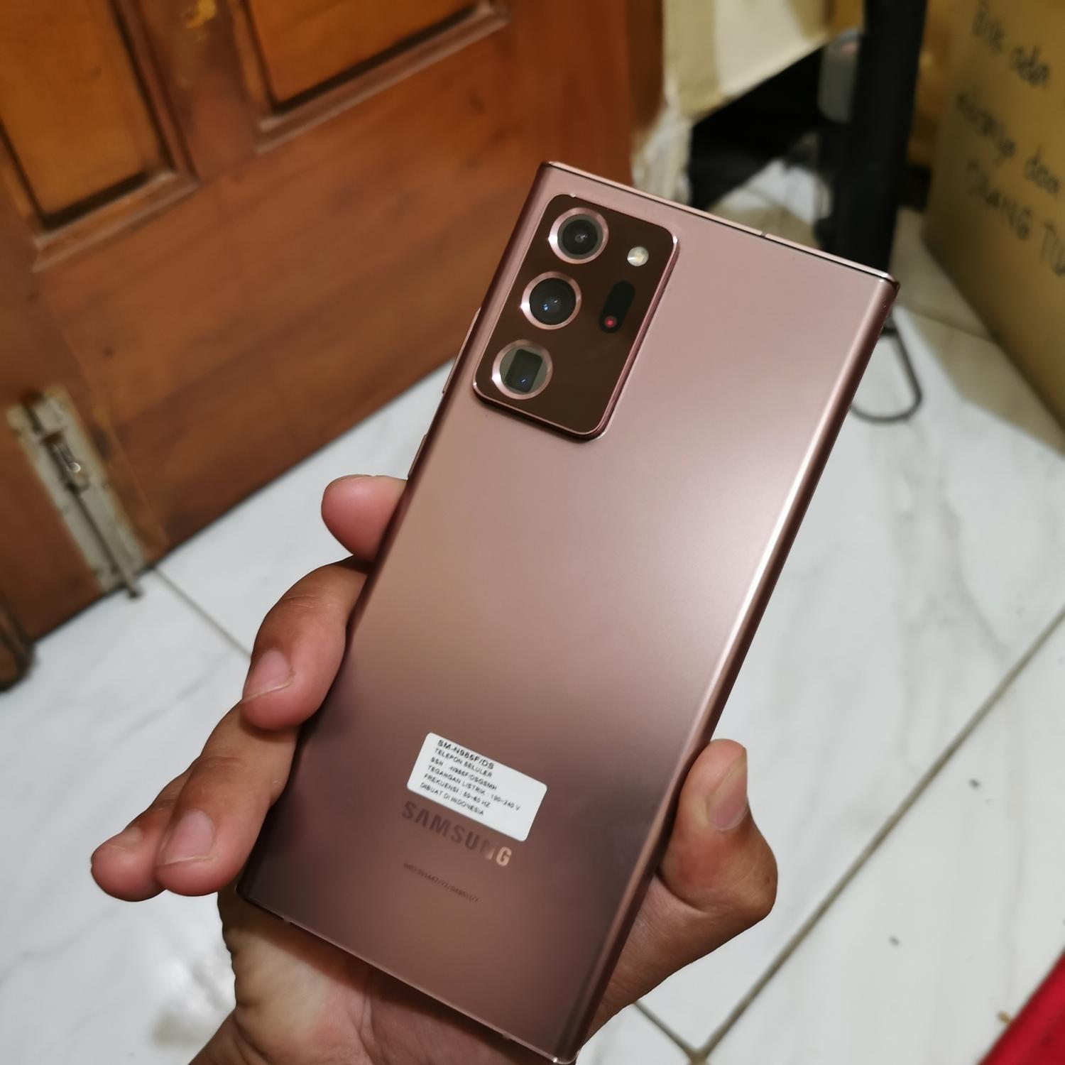 Smartphone Samsung Note 20 Bronze Color Galaxy Note Note 20 Bronze