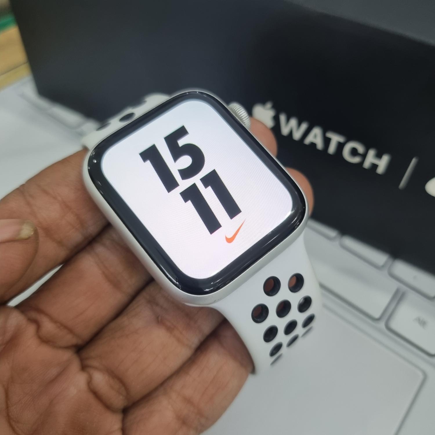Apple - ぬ〜べ〜アップルウォッチ series4 44ミリ 新品ナイキ Apple Watch Series 4 44mm (GPS + Cellular) Nike Edition