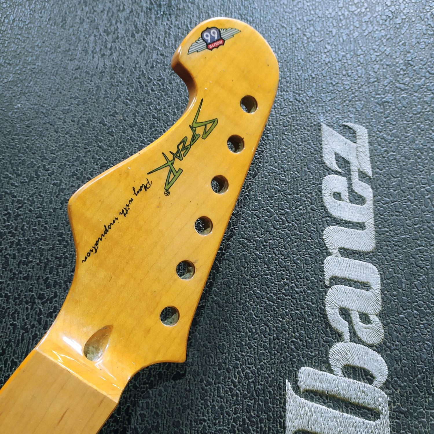 SPEAR(スペア) 7弦ギター スネークスキン
