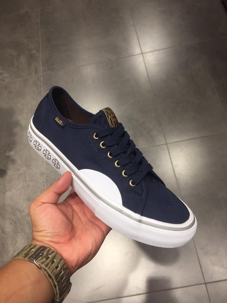 Shoes Dress Blue Vans Av Classic Pro Independent Vans Av Classic