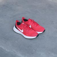 Jual Sepatu Nike Revolution Model \u0026 Desain Terbaru - Harga April 2022