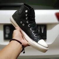 black hip top converse