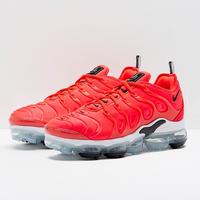 red nike vapormax plus