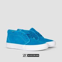 chukka mid vans