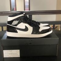 Air Jordan 1 Mid Chicago Toe bianche e rosse | AW LAB