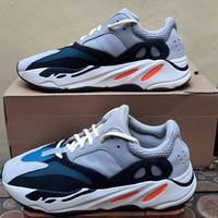 yeezy wave runner size 11