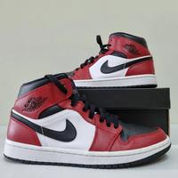 Jual Air Jordan 1 Mid Chicago Black Toe Model \u0026 Desain Terbaru - Harga May  2022