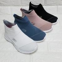 black sketcher boots