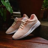 nike tanjun peach