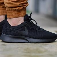nike tanjun all black
