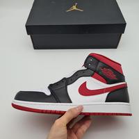 gym red aj1 mid