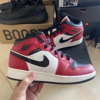 Jual Air Jordan 1 Mid Chicago Black Toe Model \u0026 Desain Terbaru - Harga May  2022