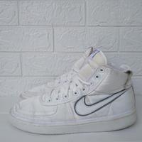 white nike vandals