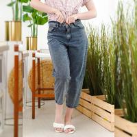 Mom Jeans Model Terkini July 2022