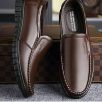 sepatu pria casual