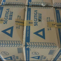 tepung terigu segitiga biru 1 kg / 1 dus isi 12 pcs / terigu promo