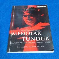 menolak tunduk catatan anak muda menentang tirani