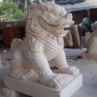 patung singa batu paras jogja