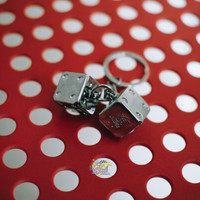 [ SALE ] STUSSY METAL DICE SILVER METAL KEYCHAIN ORIGINAL 100%