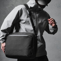 Elements Tech Brief Pro ALPAKA ( fits up to Macbook Pro 16" )