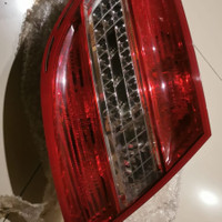 lampu belakang tail lamp kiri mercedes mercy W204 C230 Amg