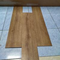 vinyl lantai bekas bersih