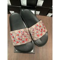 harga slipper gucci