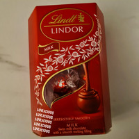 LINDT LINDOR TRUFFLES SMOOTH MILK CHOCOLATE BALLS COKLAT COKELAT SUSU