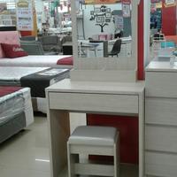 Meja rias informa / selma