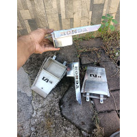 DUDUKAN PANGKON AKI (MODEL HONDA AKI BERDIRI BESI )PANGKON AKI CB GL100 PRESS